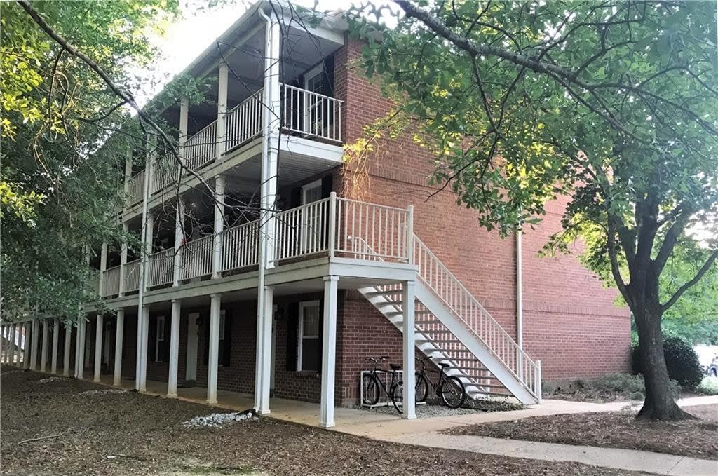 Lakewood Commons – photo 1