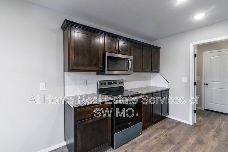 1802 S 15th Ave – photo 1
