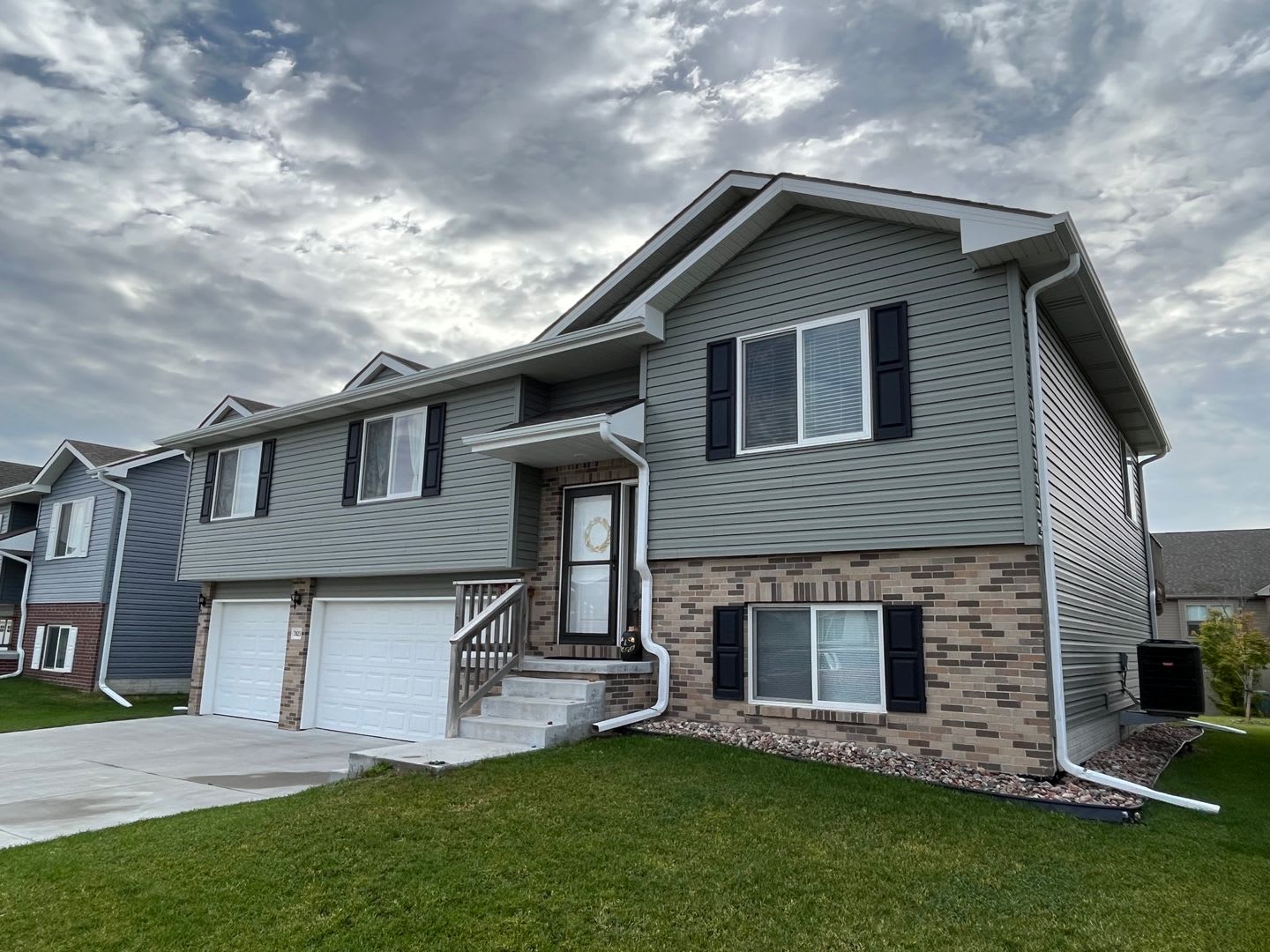 7825 Yankee Woods Dr-4bed/3bath house – photo 1