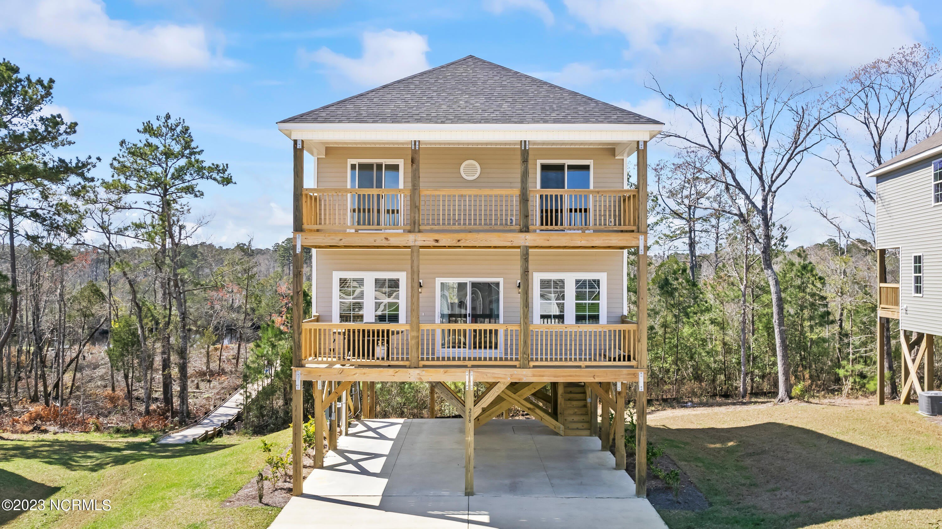 208 Broadleaf Drive – photo 1