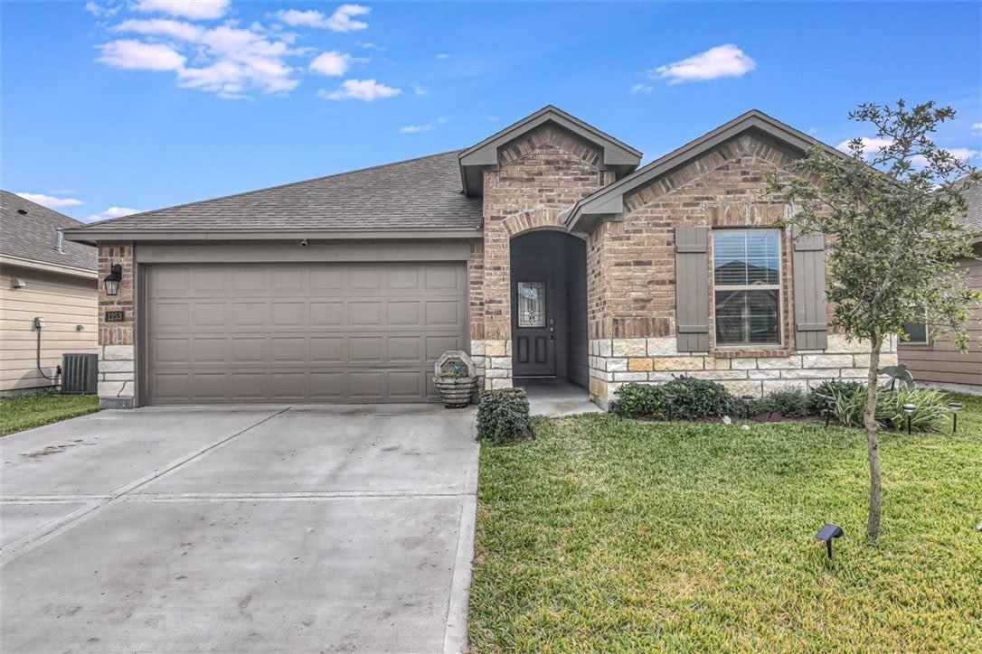 1253 Breebry Drive – photo 1 of 40
