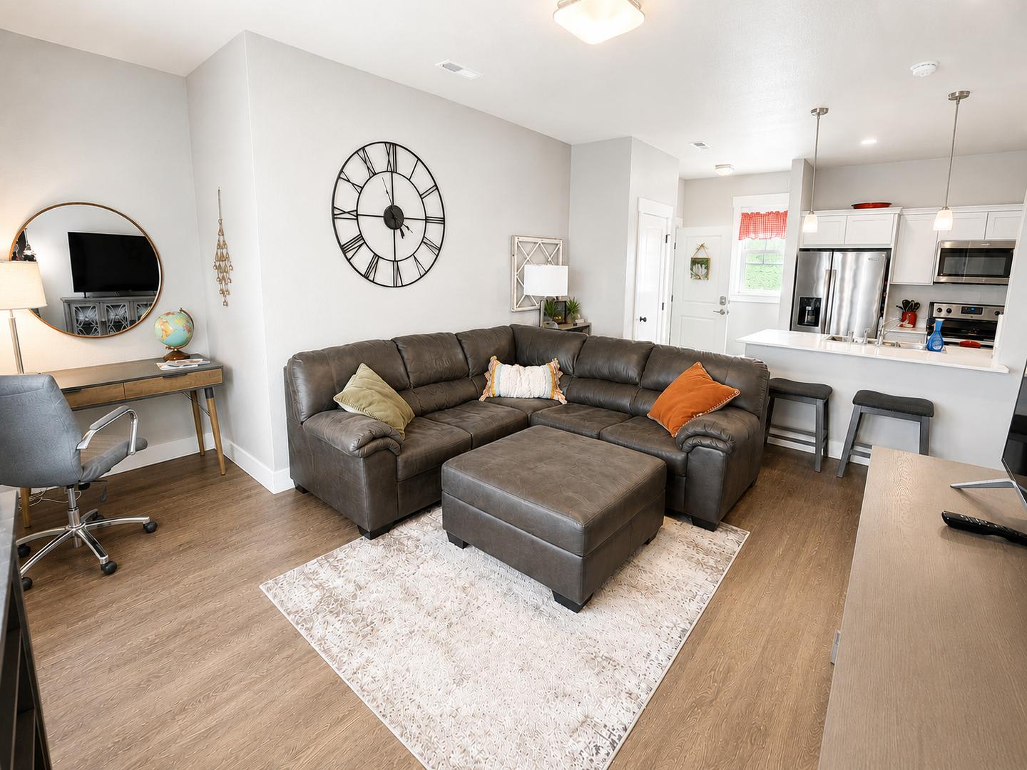 FURNISHED ONE BED IN ANNAFELD – photo 1 of 13