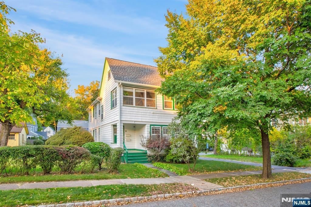26 Howe Avenue – photo 1