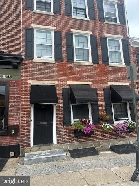 13 N WALNUT STREET – photo 1 of 8