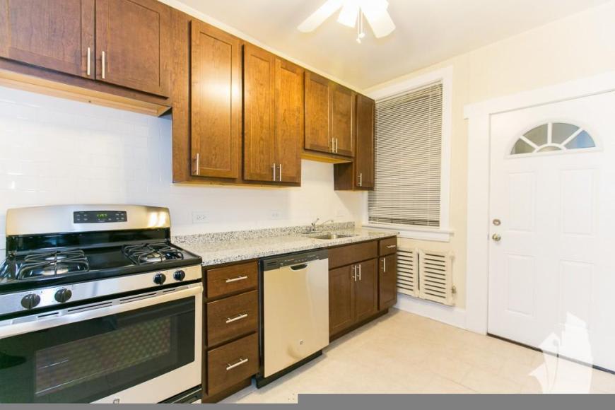 1615 W Berteau – photo 1