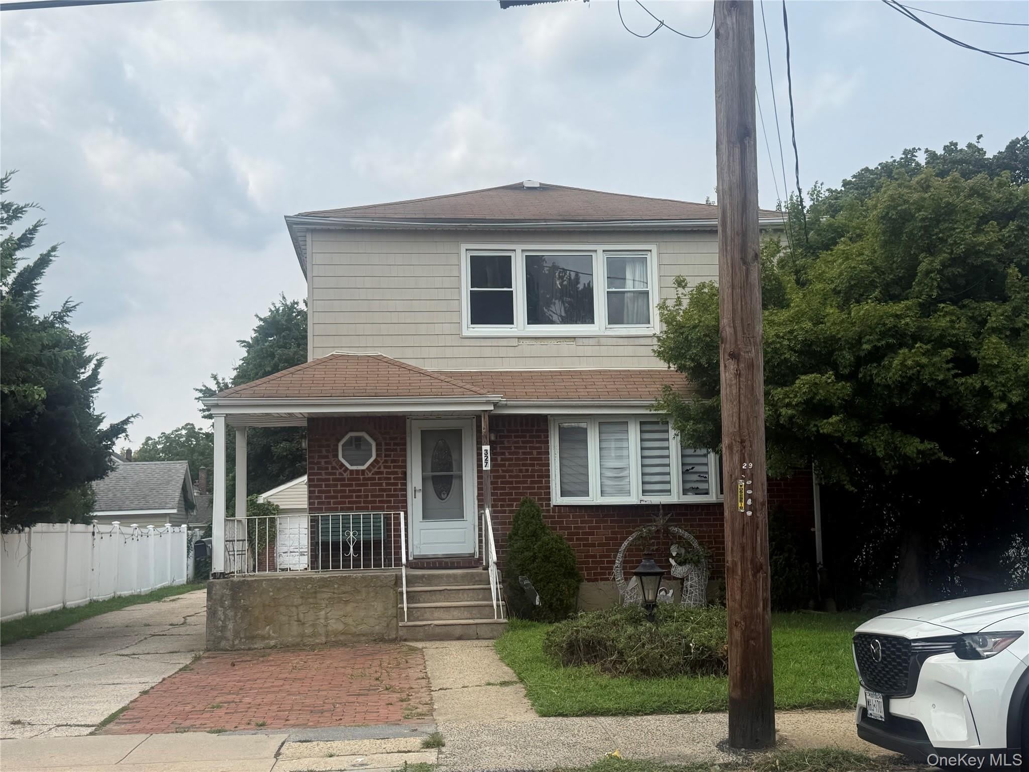 327 Broadway – photo 1 of 7