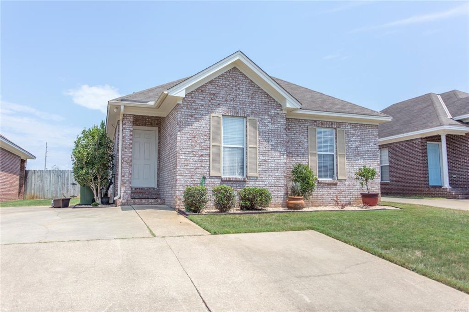 6913 Sandfield Dr – photo 1