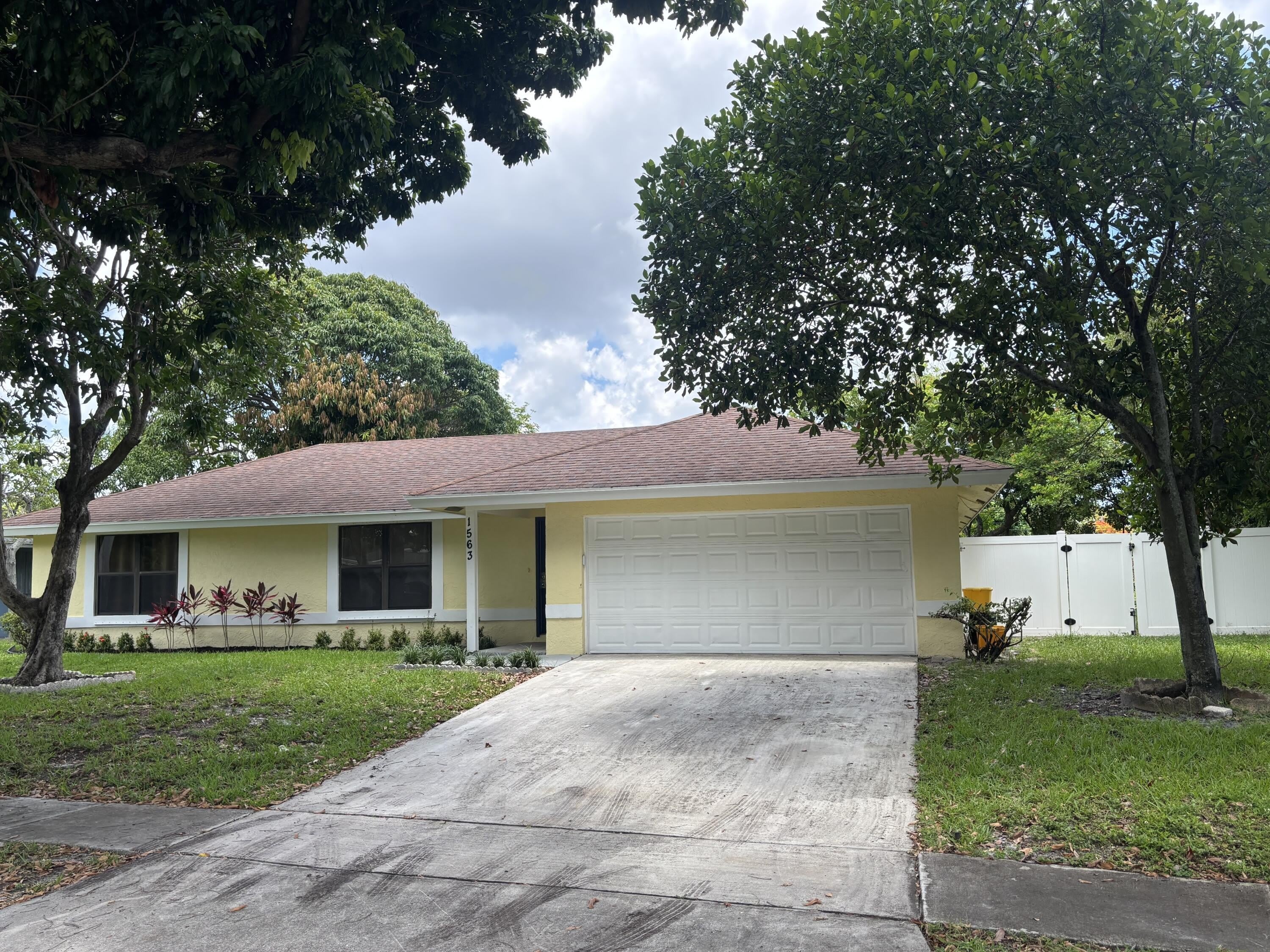 1563 40th Street – photo 1