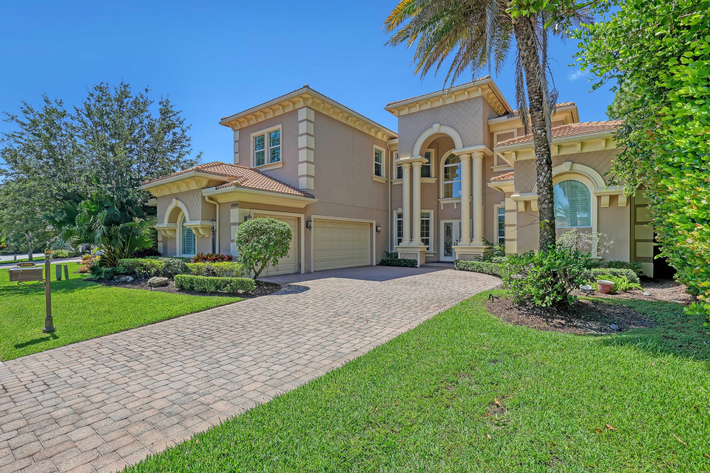 6464 Bellamalfi Street – photo 1