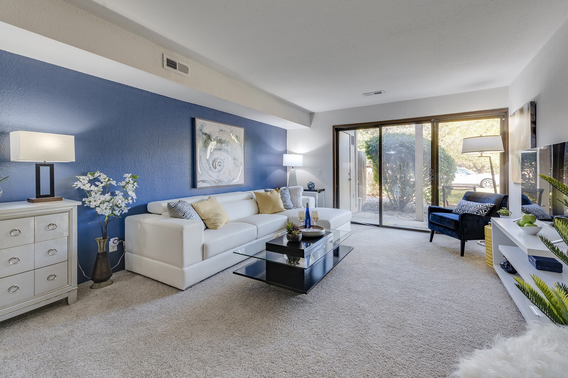 Willow Creek Apartments – photo 1