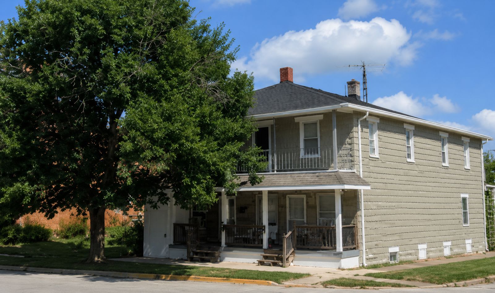 724 East Lawrence Street – photo 1 of 104
