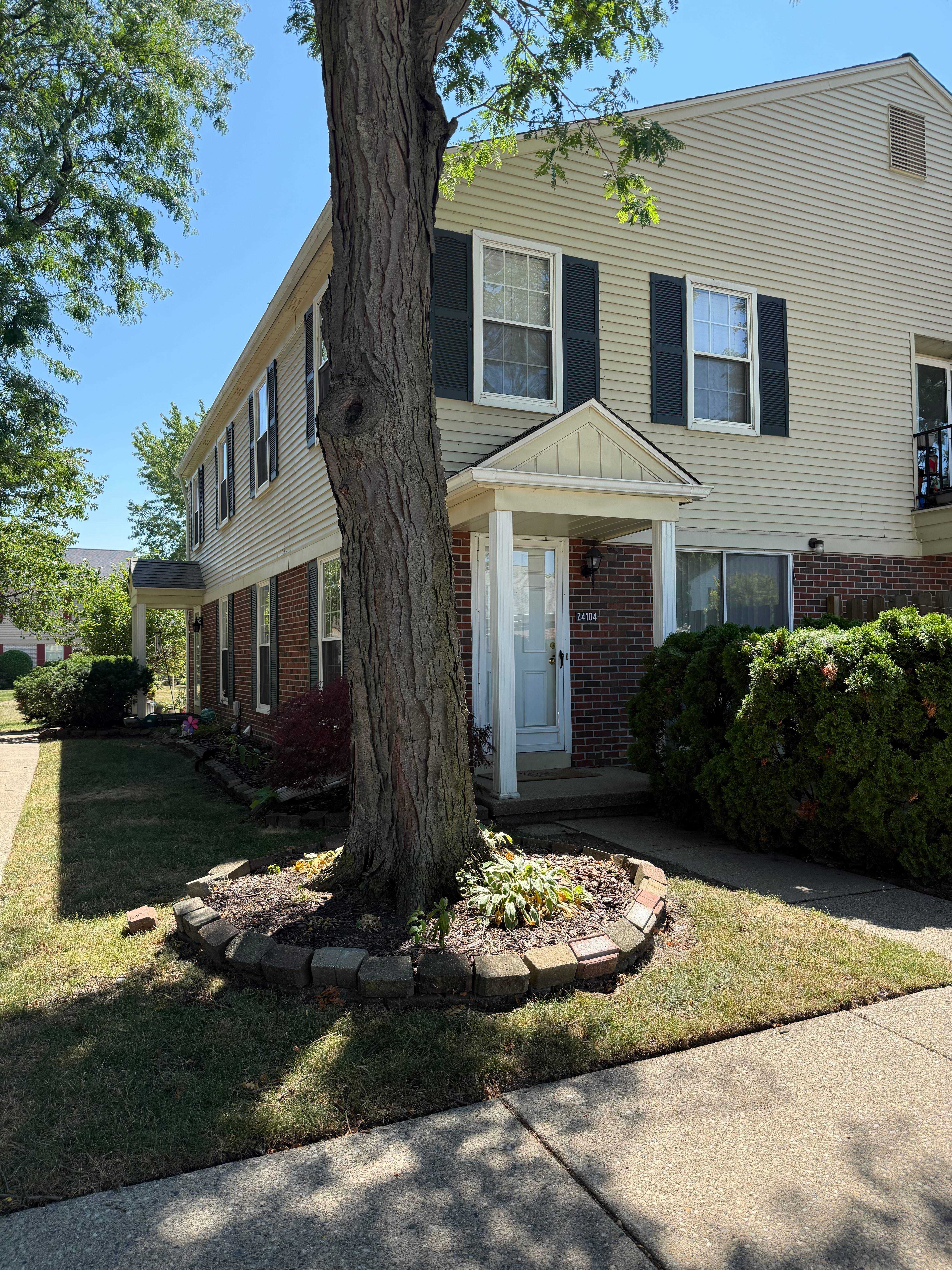 24104 Meadowbridge Dr – photo 1 of 23