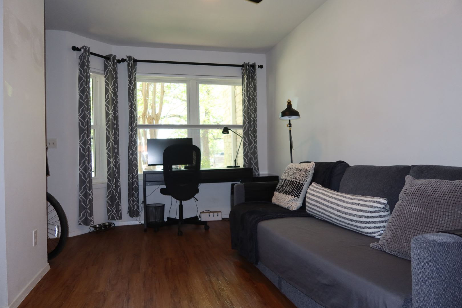 Hyde Park Country Condo – photo 1
