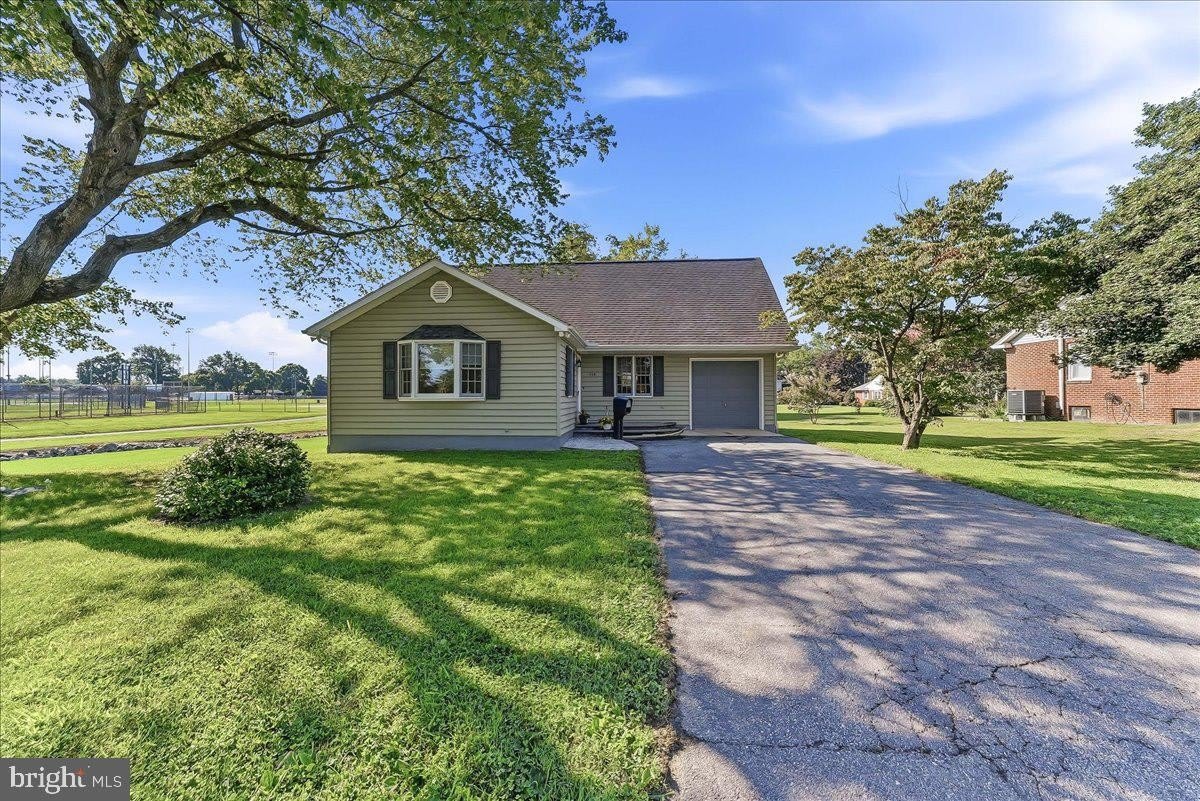 110 E HOFFECKER Street – photo 1 of 30