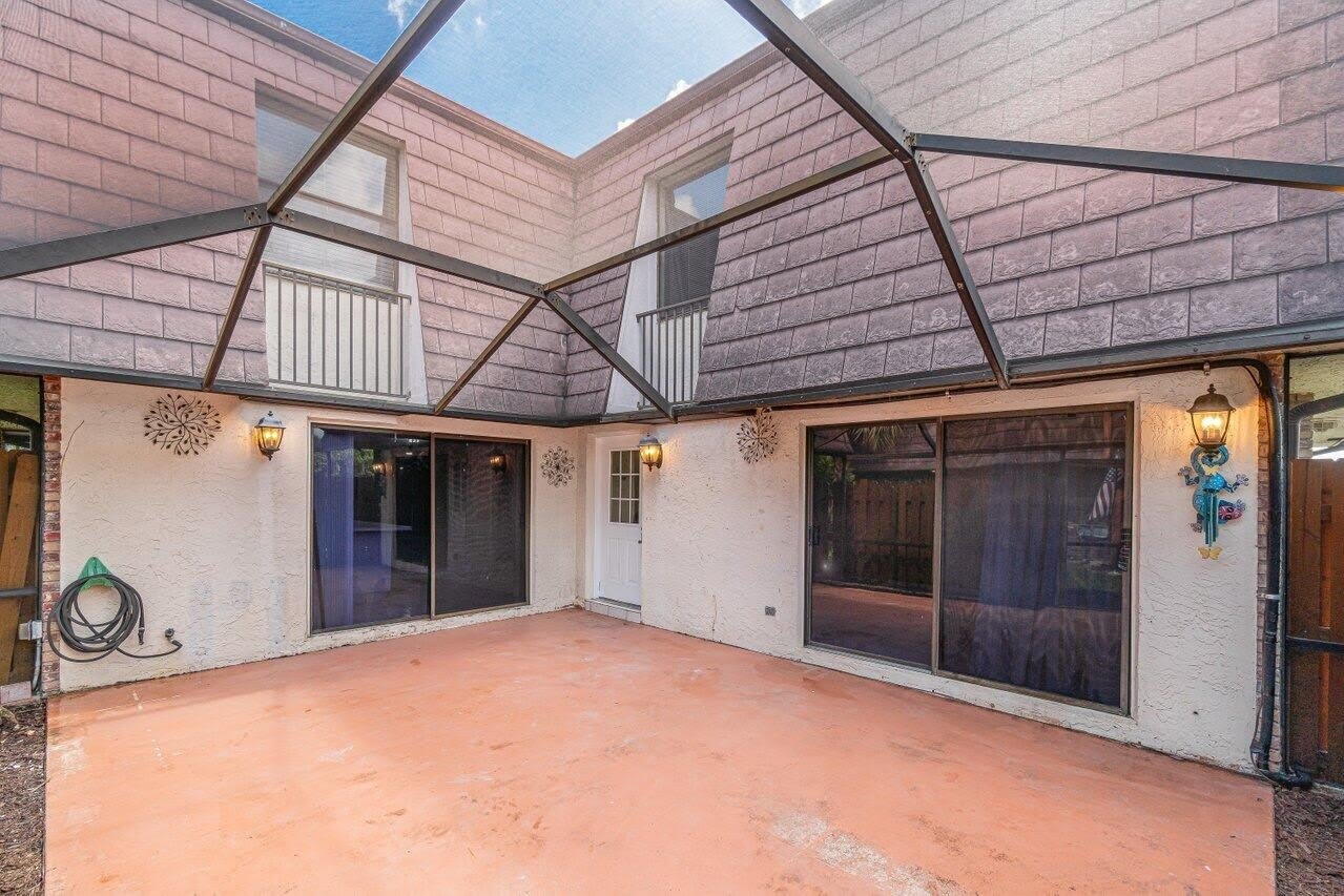 7633 Courtyard Run W – photo 1