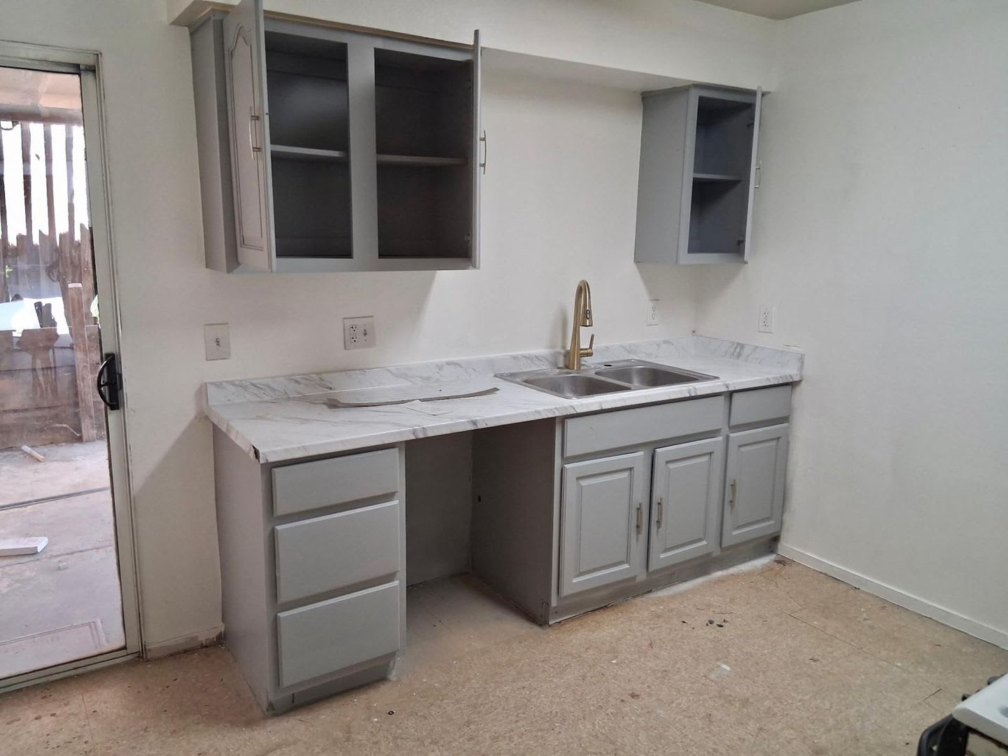 Three Bedroom Apartment Awaits For You In Avenal Schedule Your Tour Now – photo 1 of 9