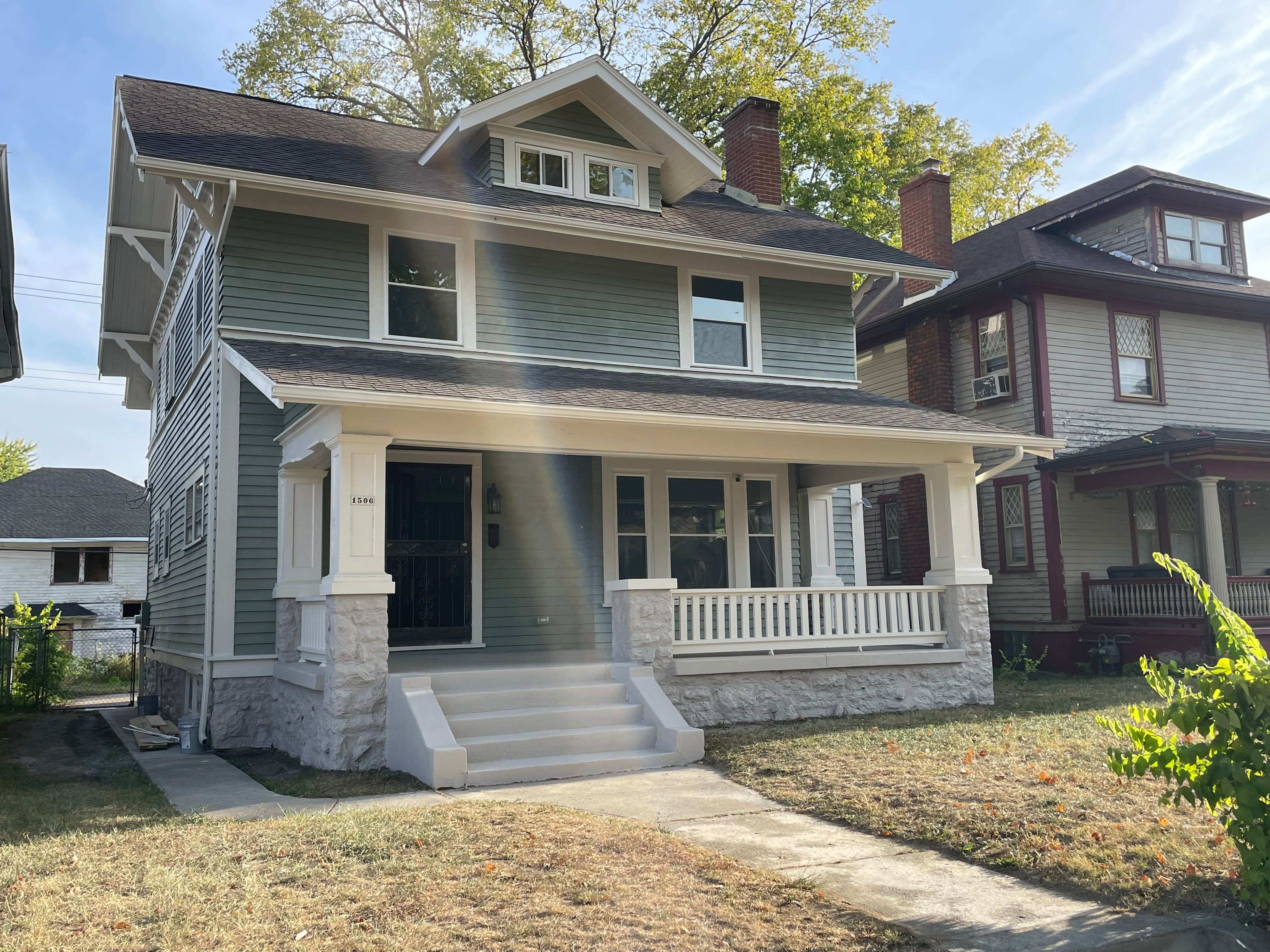 1506 W Grand Ave – photo 1 of 23
