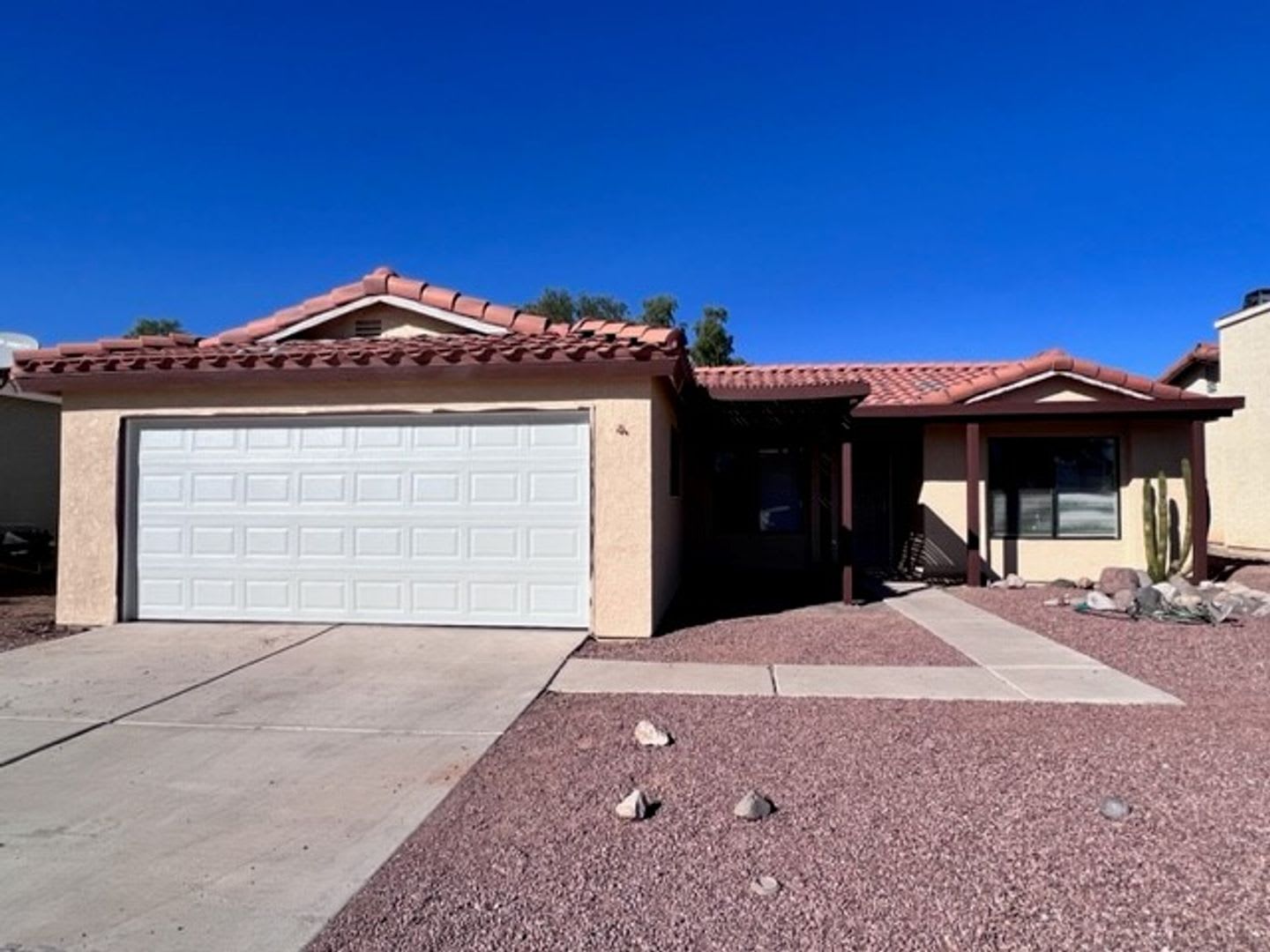 3BR 2Ba Remodeled with Yard and Garage – photo 1
