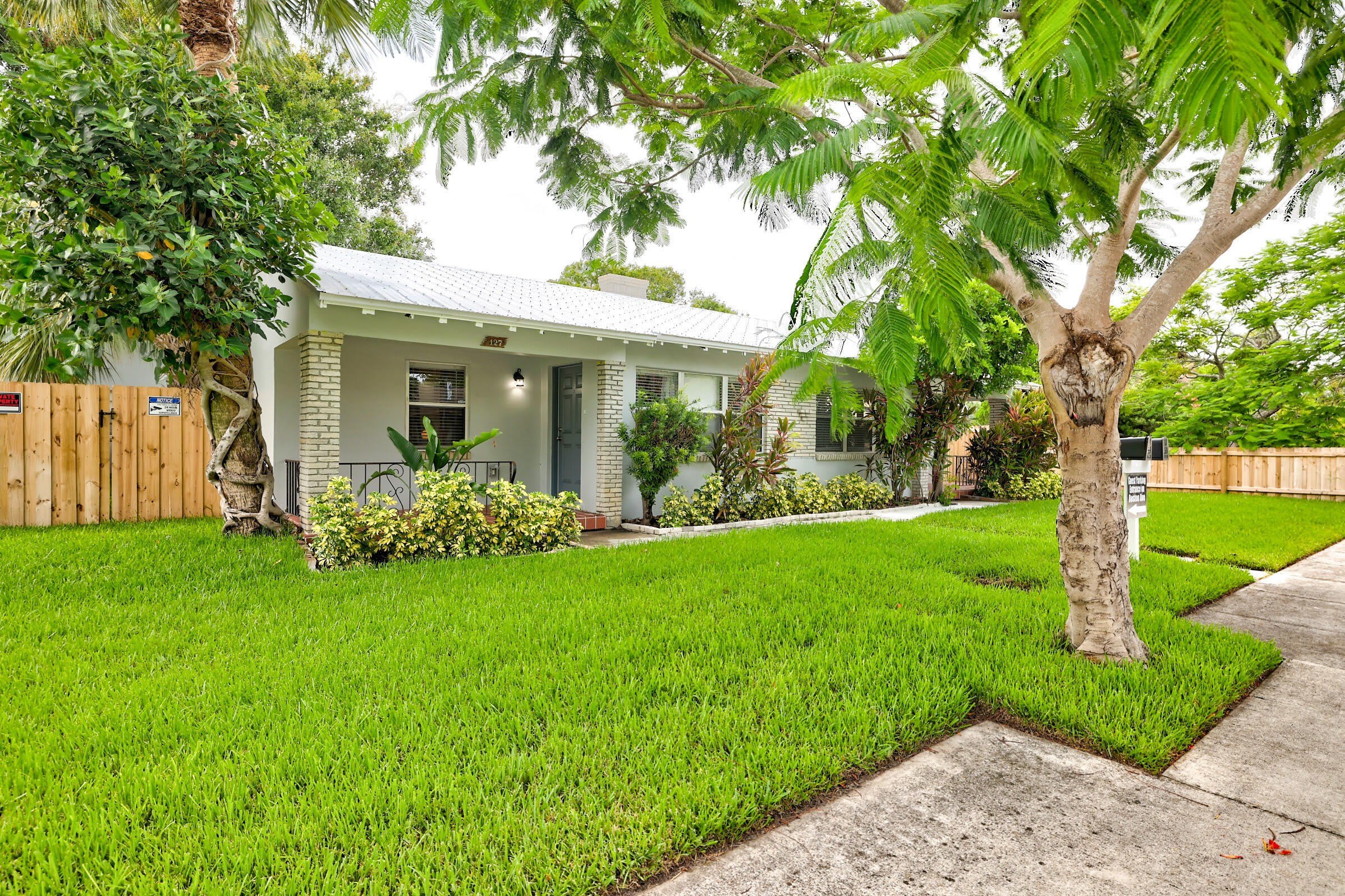 127 S 10th Street – photo 1