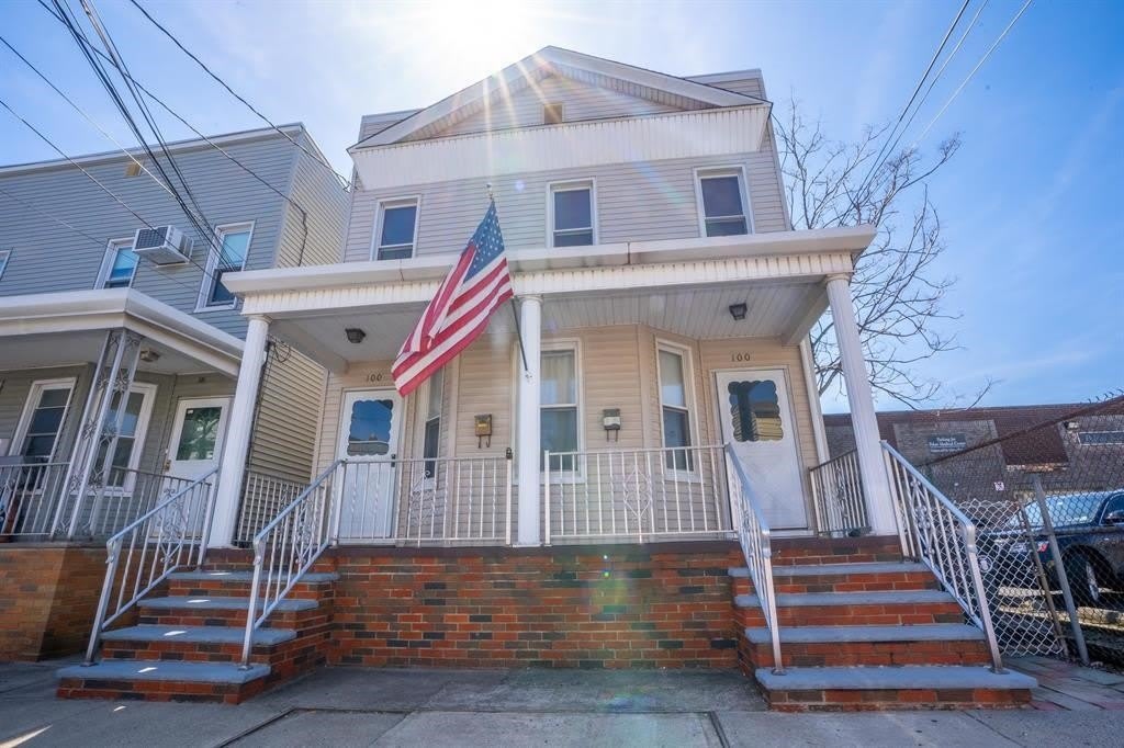 100 W 12TH ST – photo 1