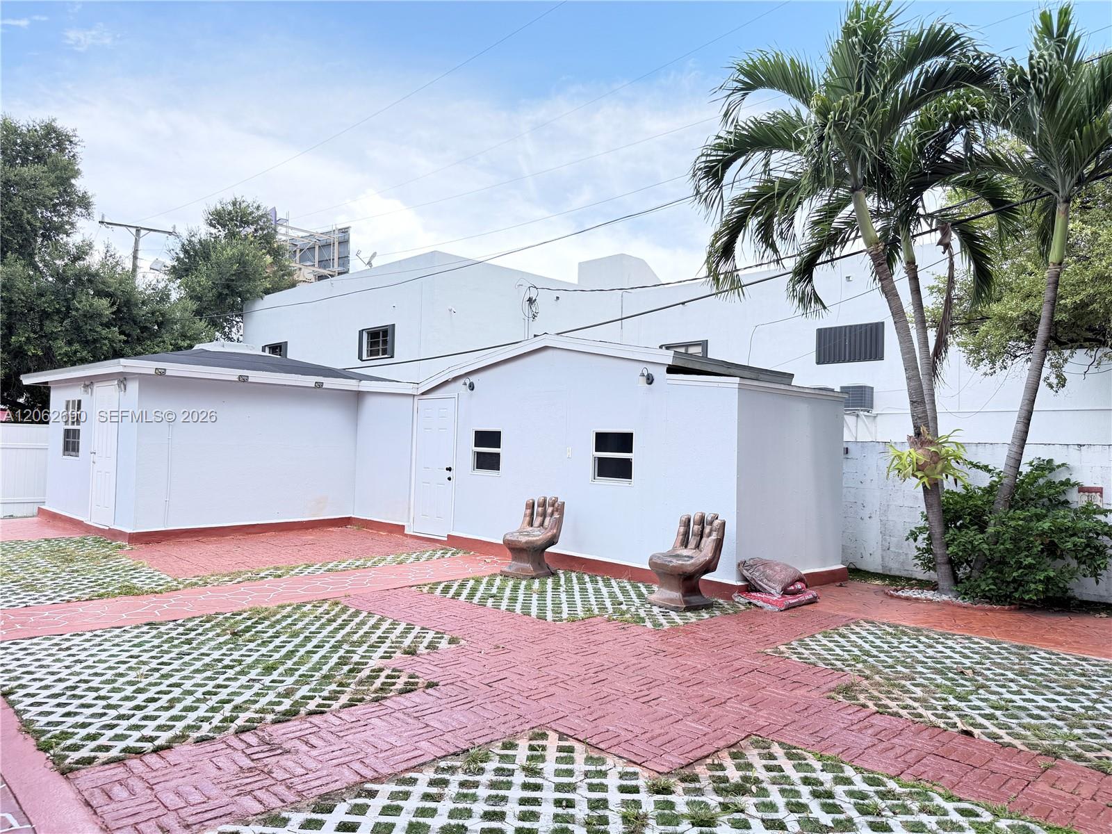 4071 Nw 6th St – photo 1