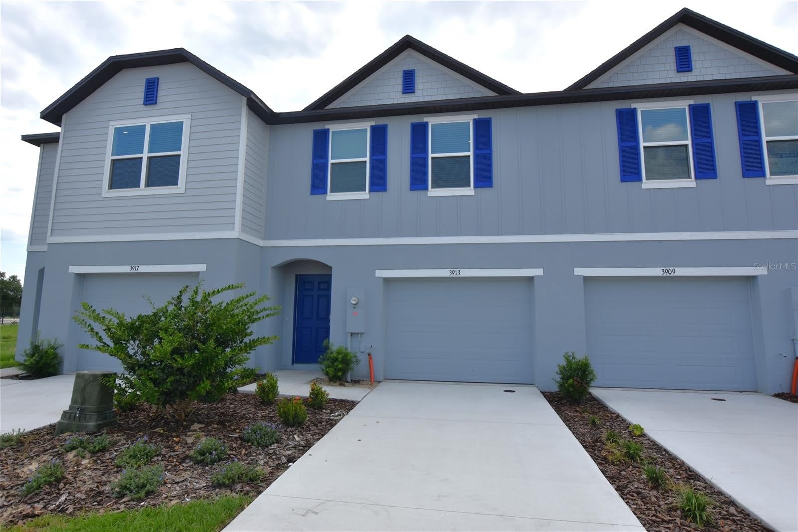 3913 ACADEMIA Avenue – photo 1