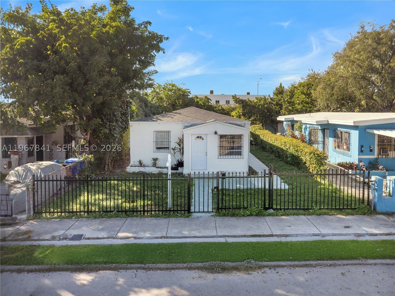 6940 NW 6th Ct – photo 1