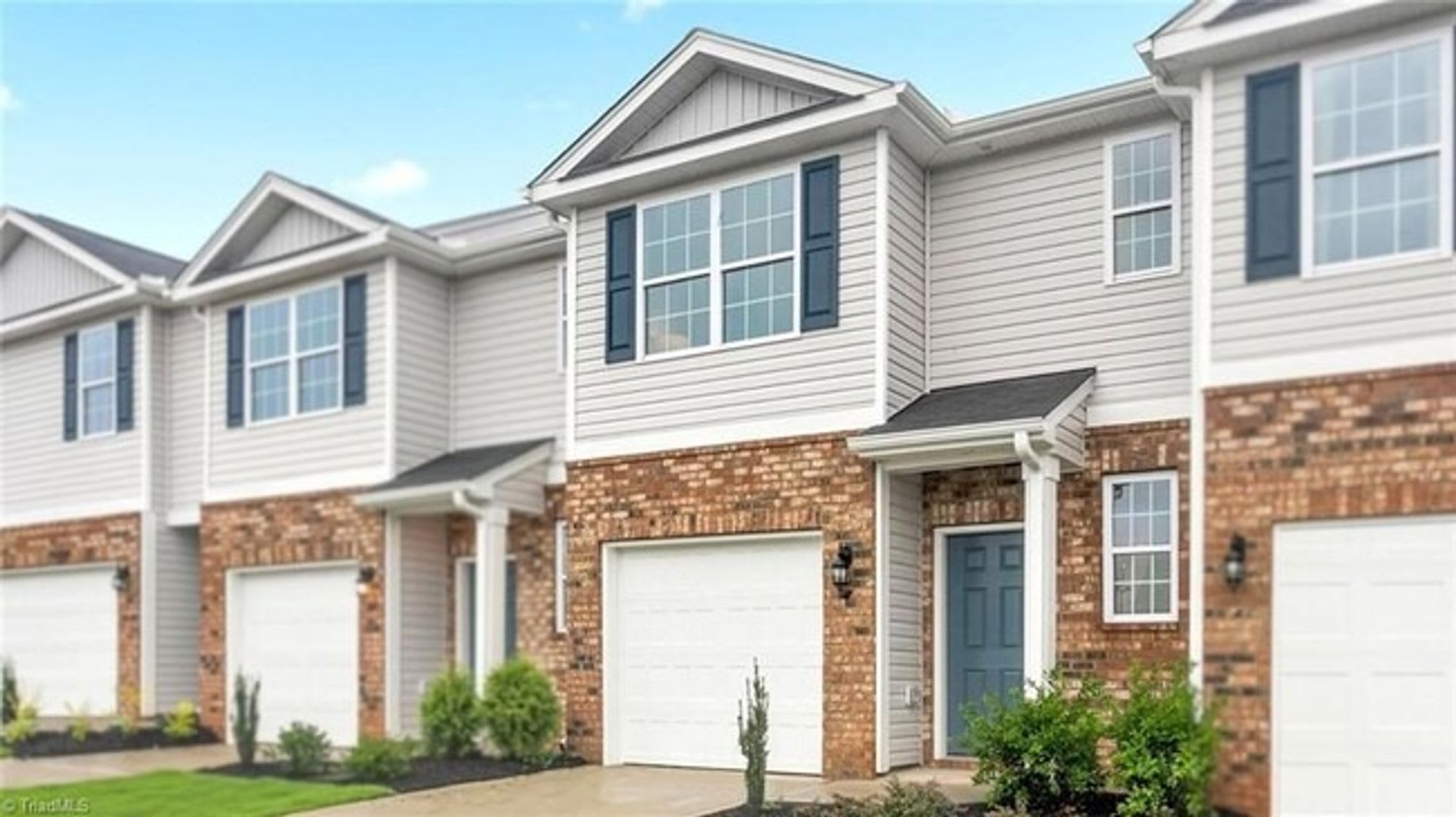 Modern 3-Bedroom Townhome with Garage in North Village Townes – photo 1