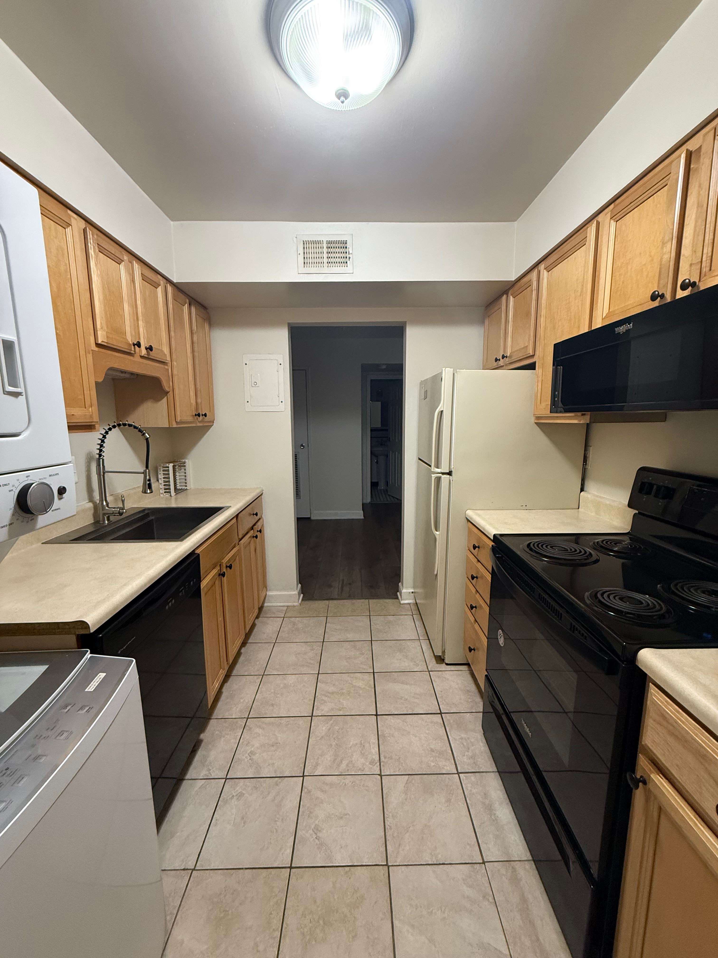 6930 Hanover Parkway – photo 1 of 191