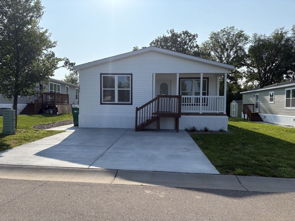 13910 Burgundy Ave – photo 1 of 20