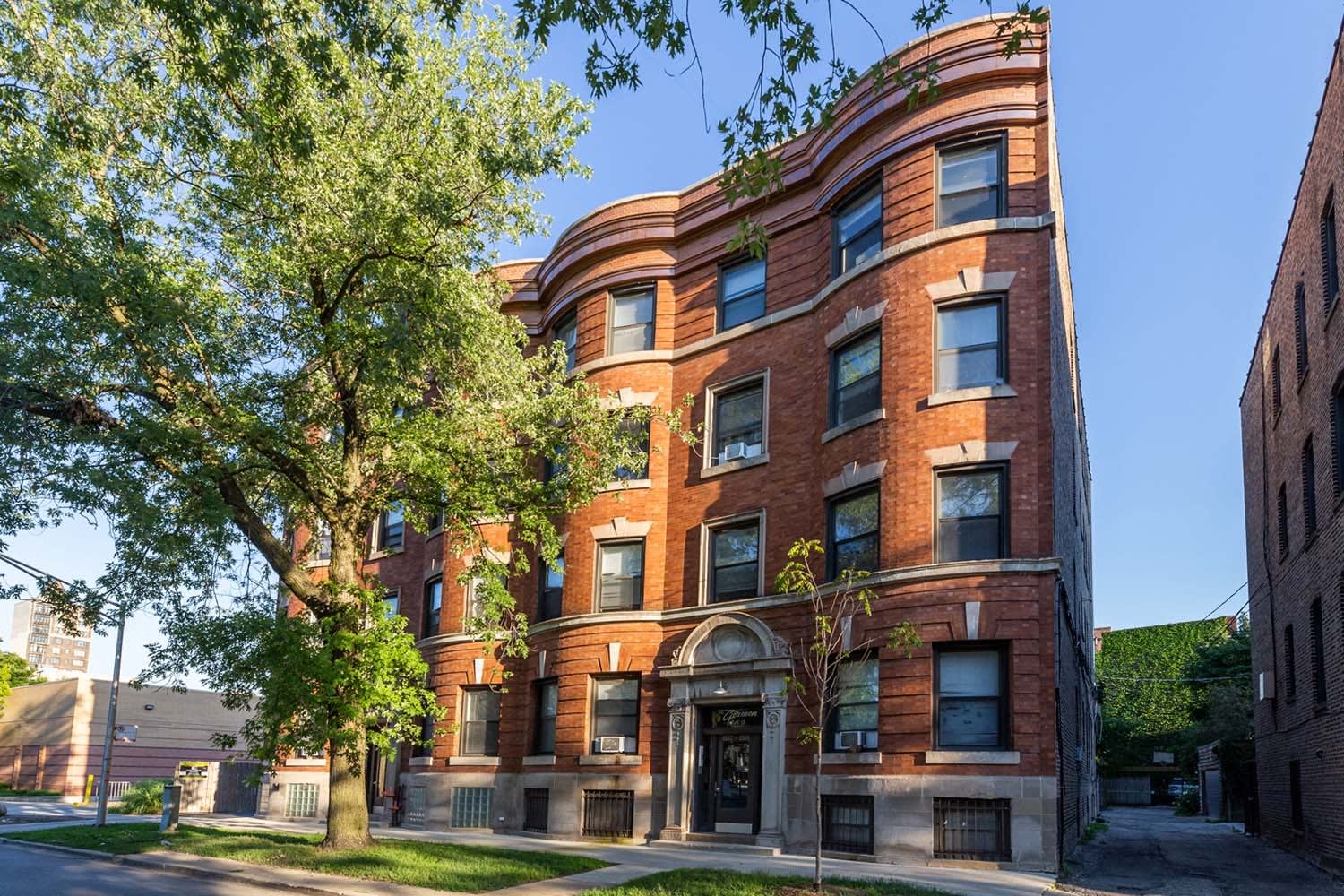 1515 E. 54th Street – photo 1