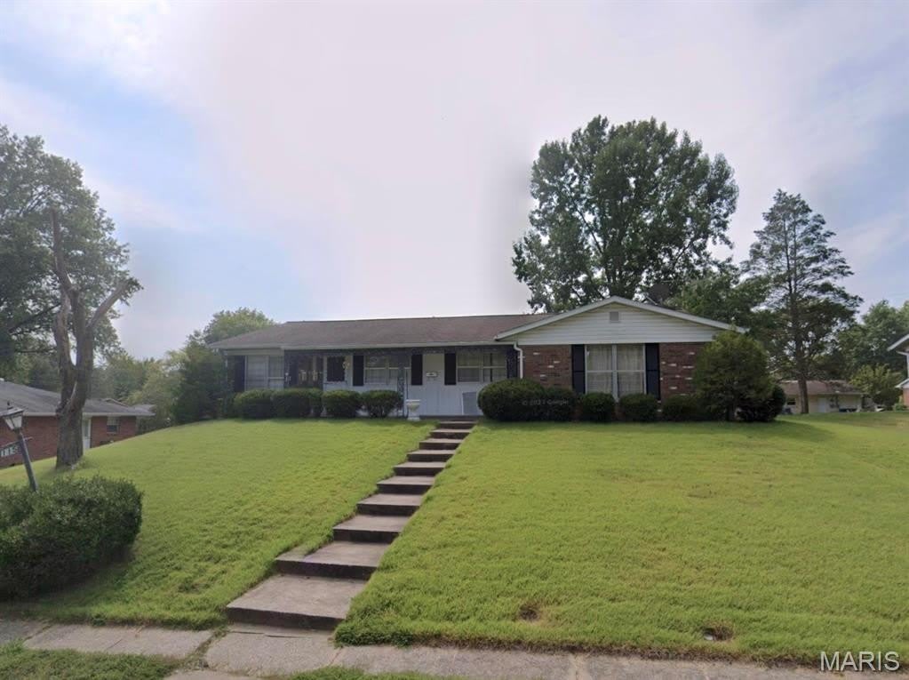 113 DERBYSHIRE Drive – photo 1 of 11