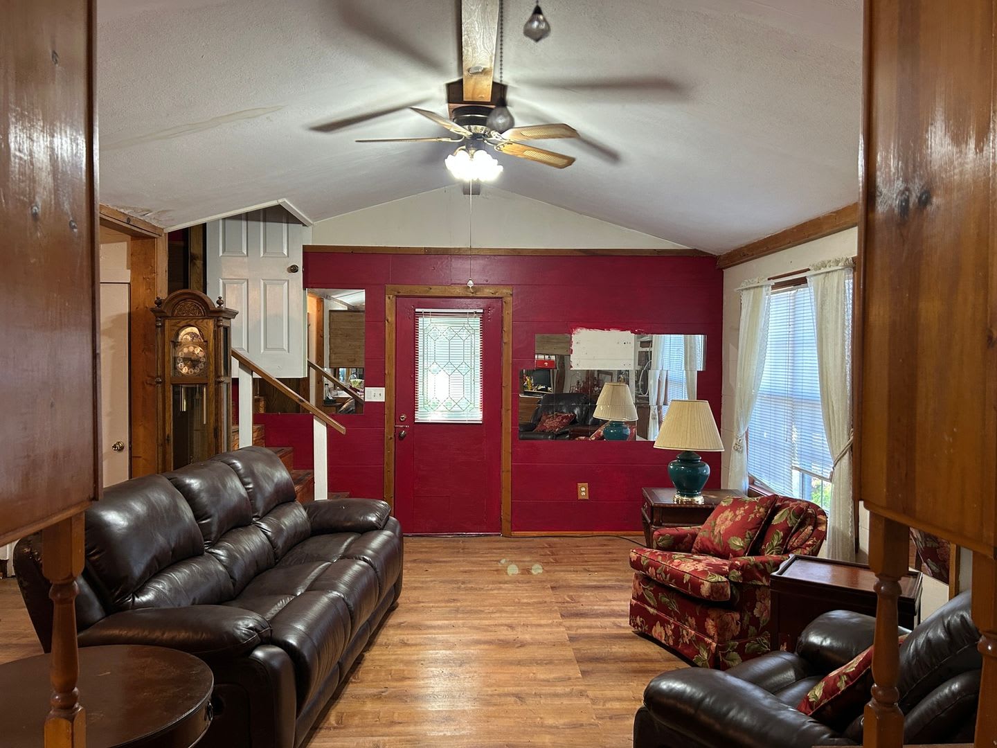 Spacious 4BR House in Brownsboro – photo 1 of 18