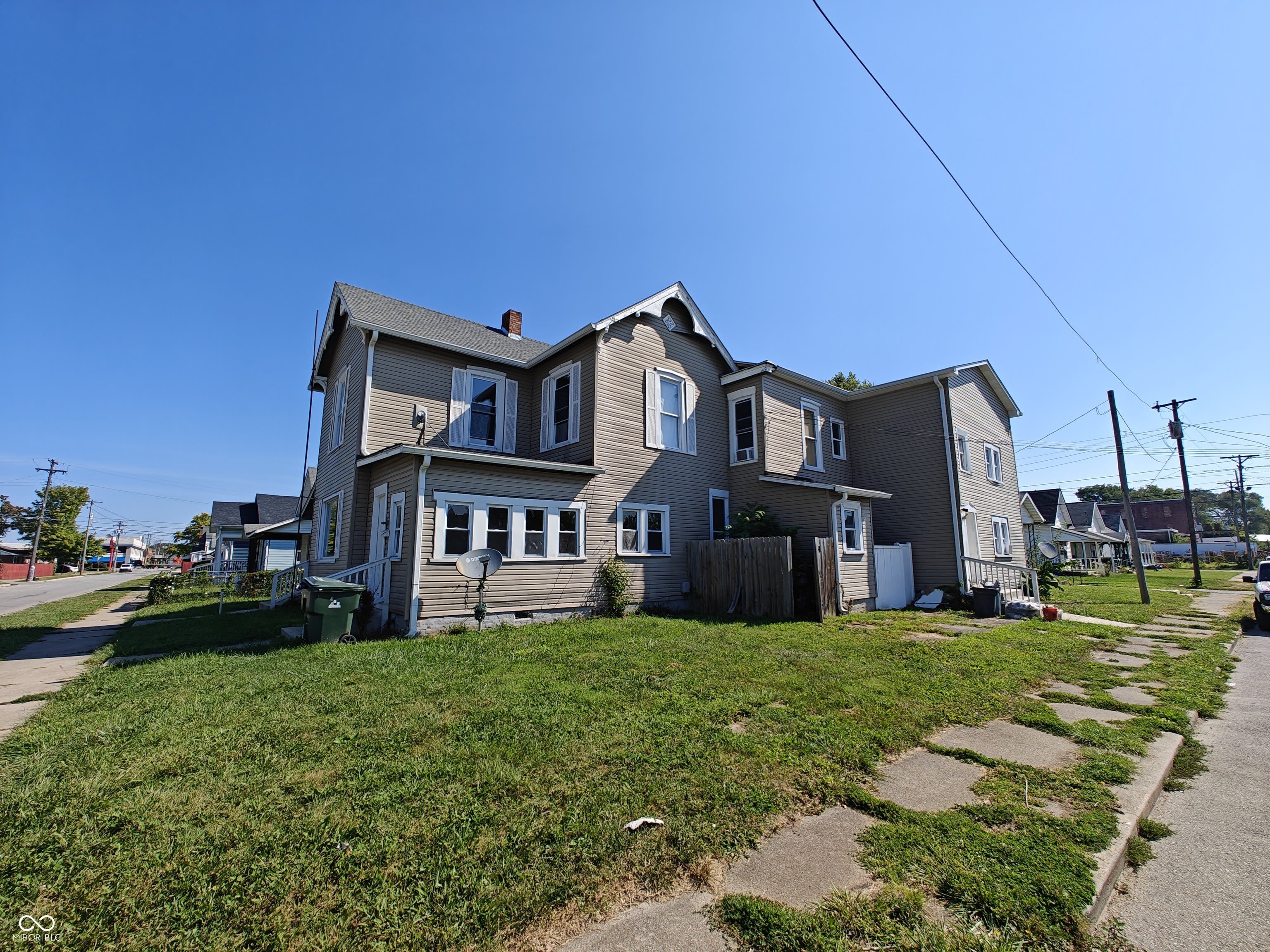202 E Taylor Street – photo 1 of 15