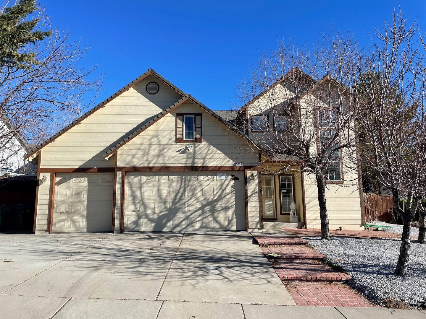 Large Home Off Mcarran – photo 1