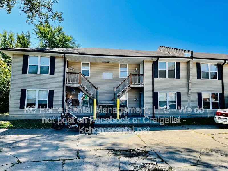 9215 E 54th St – photo 1 of 20