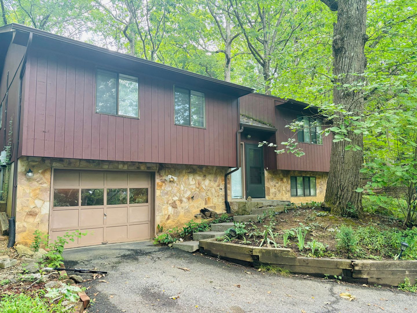 3 Bedroom 3 Bath House with 1 Car Garage – photo 1