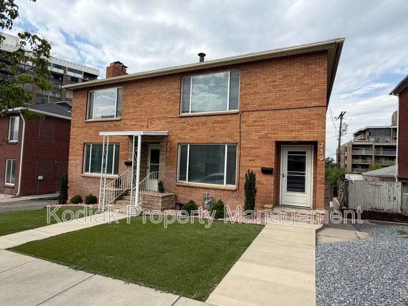 239 N Center St – photo 1