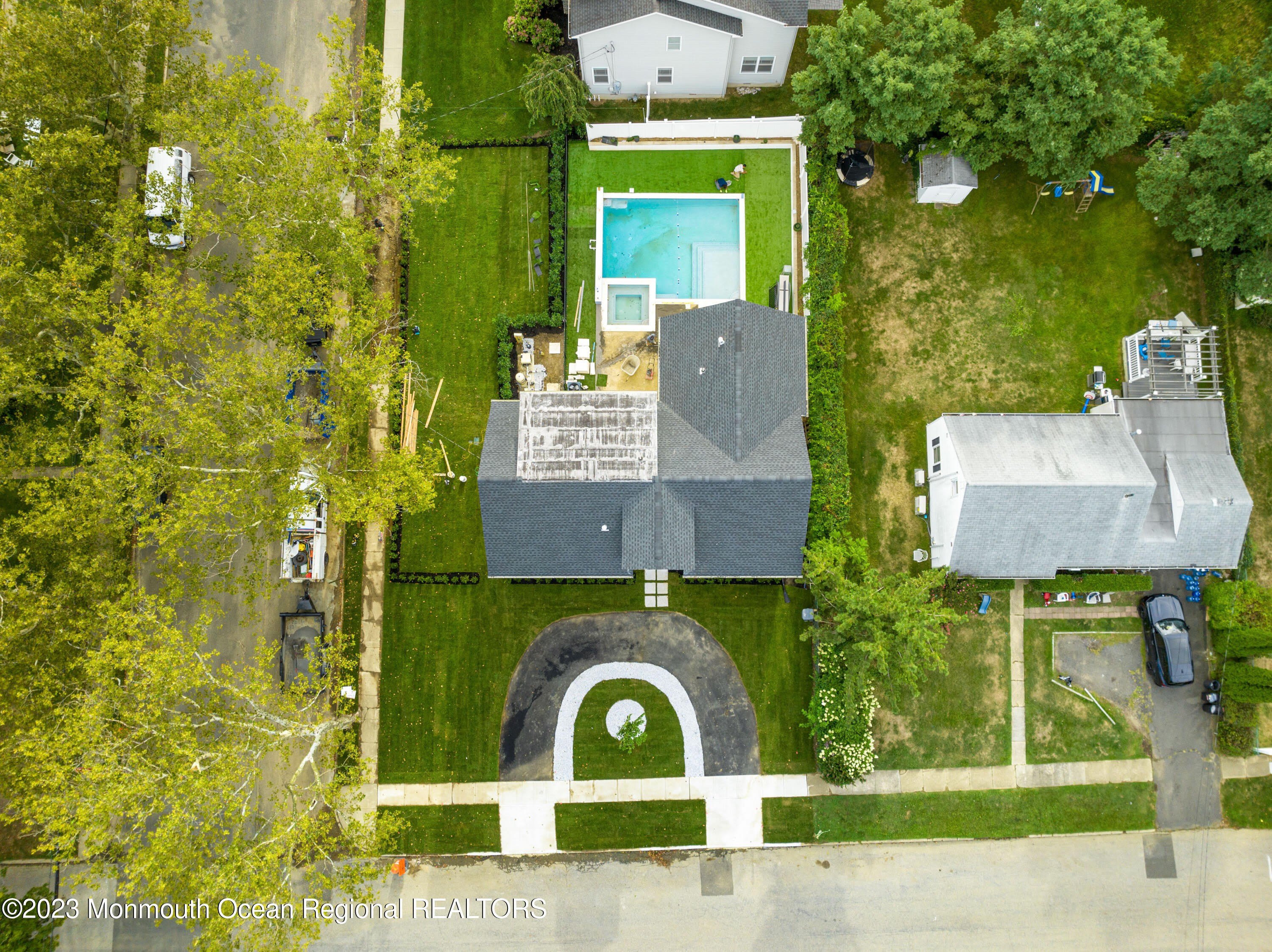 929 Van Court Avenue – photo 1
