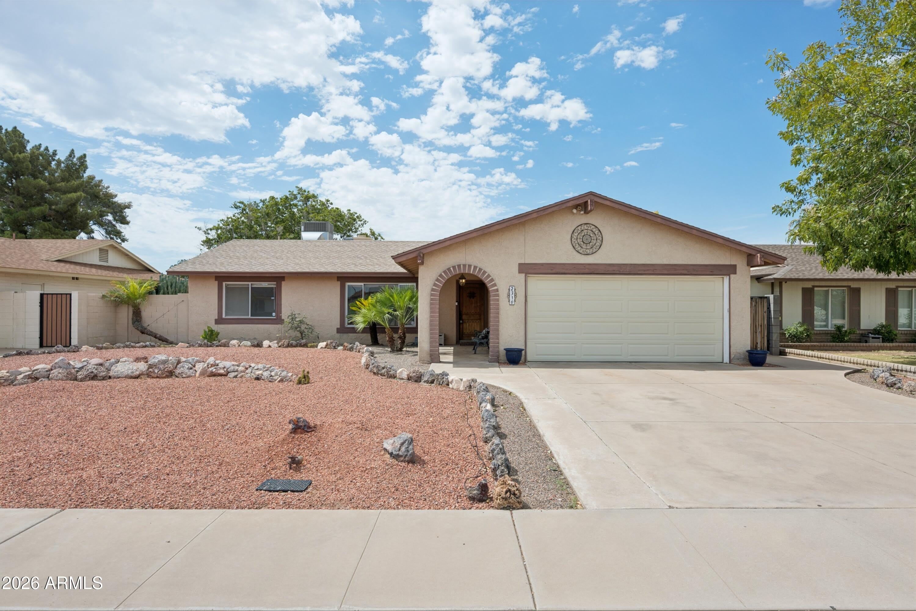 2319 E LOMA VISTA Drive – photo 1