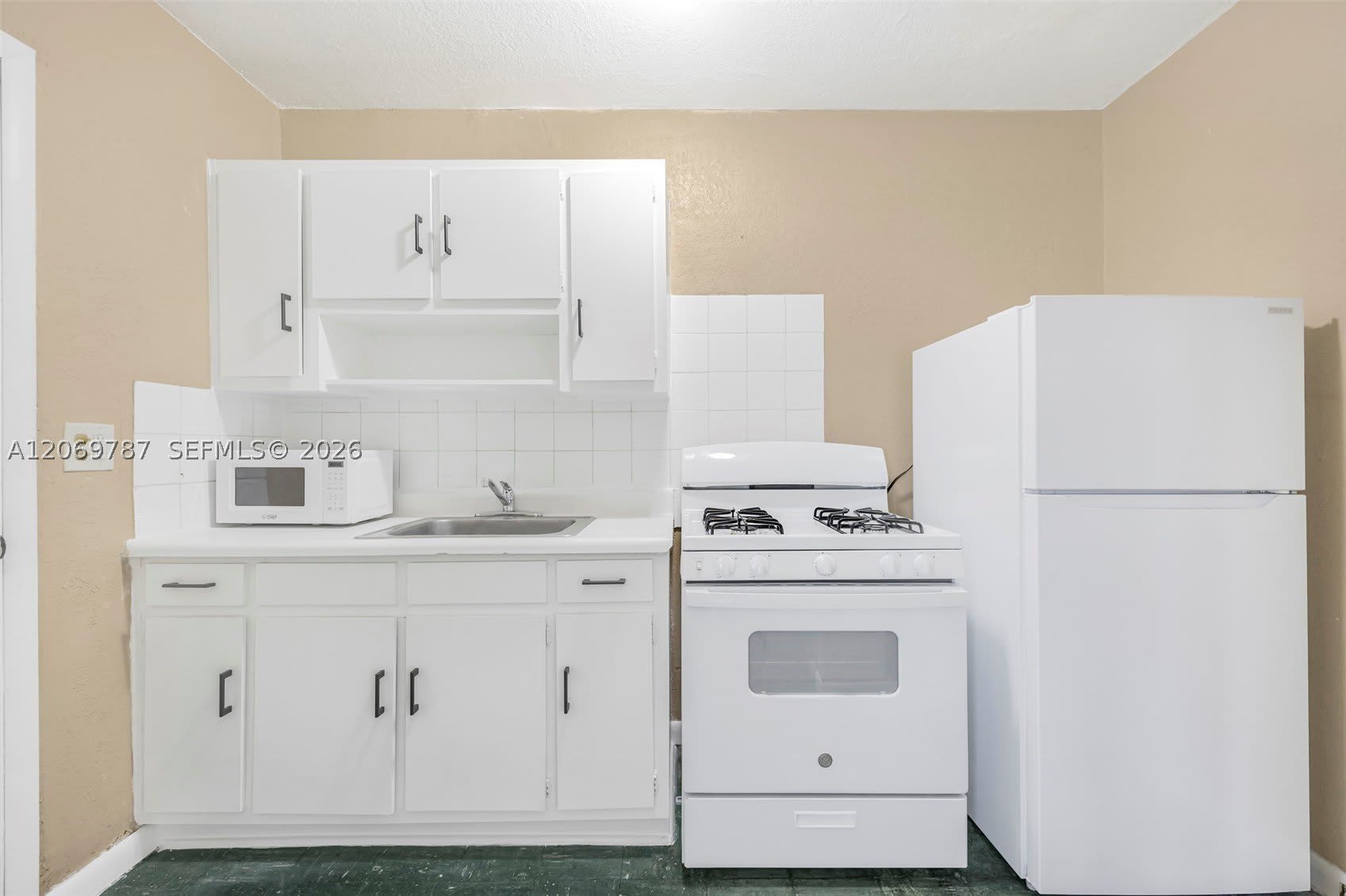 126 SW 18th Ave – photo 1