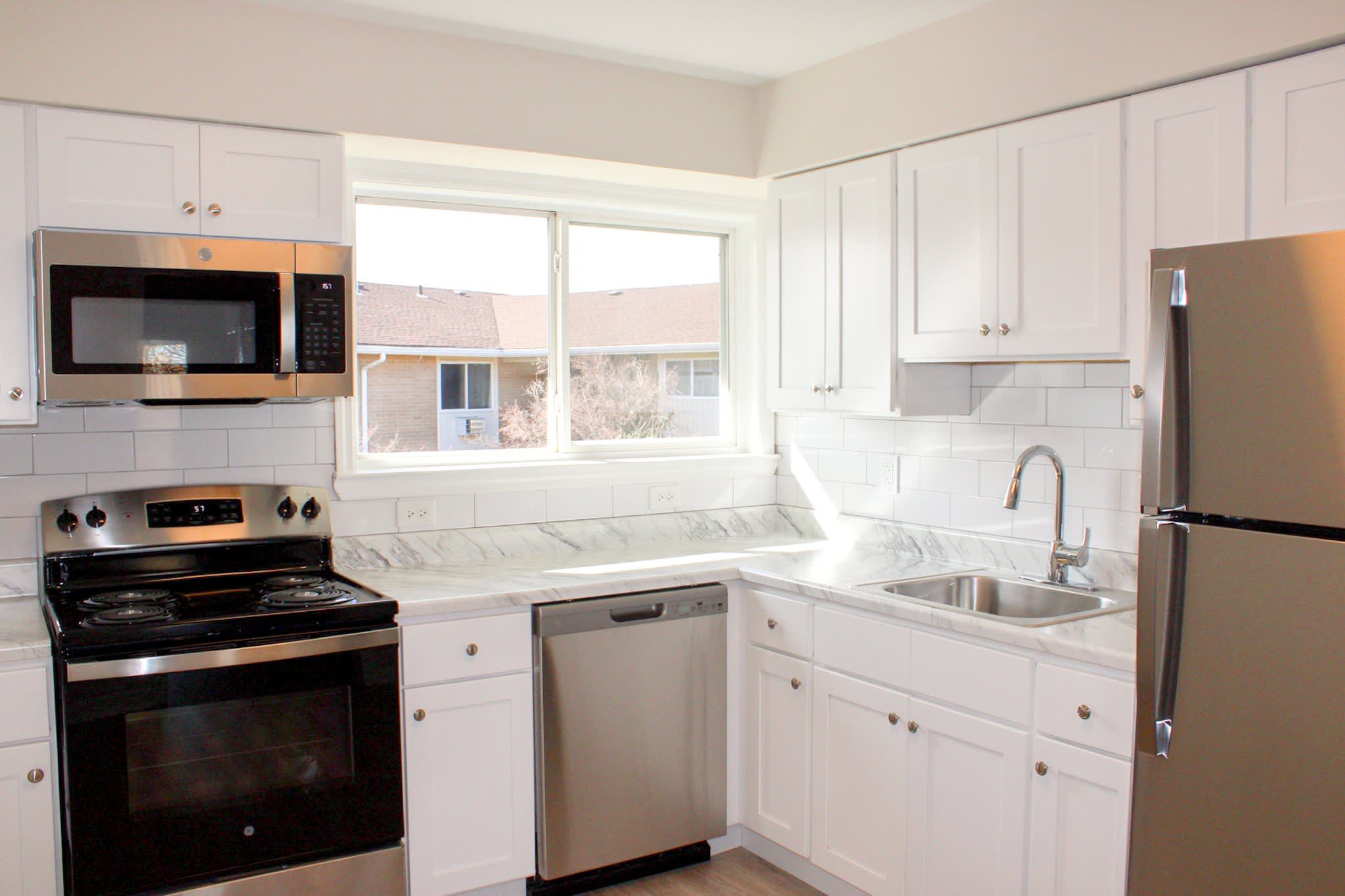 Edgewater East – photo 1
