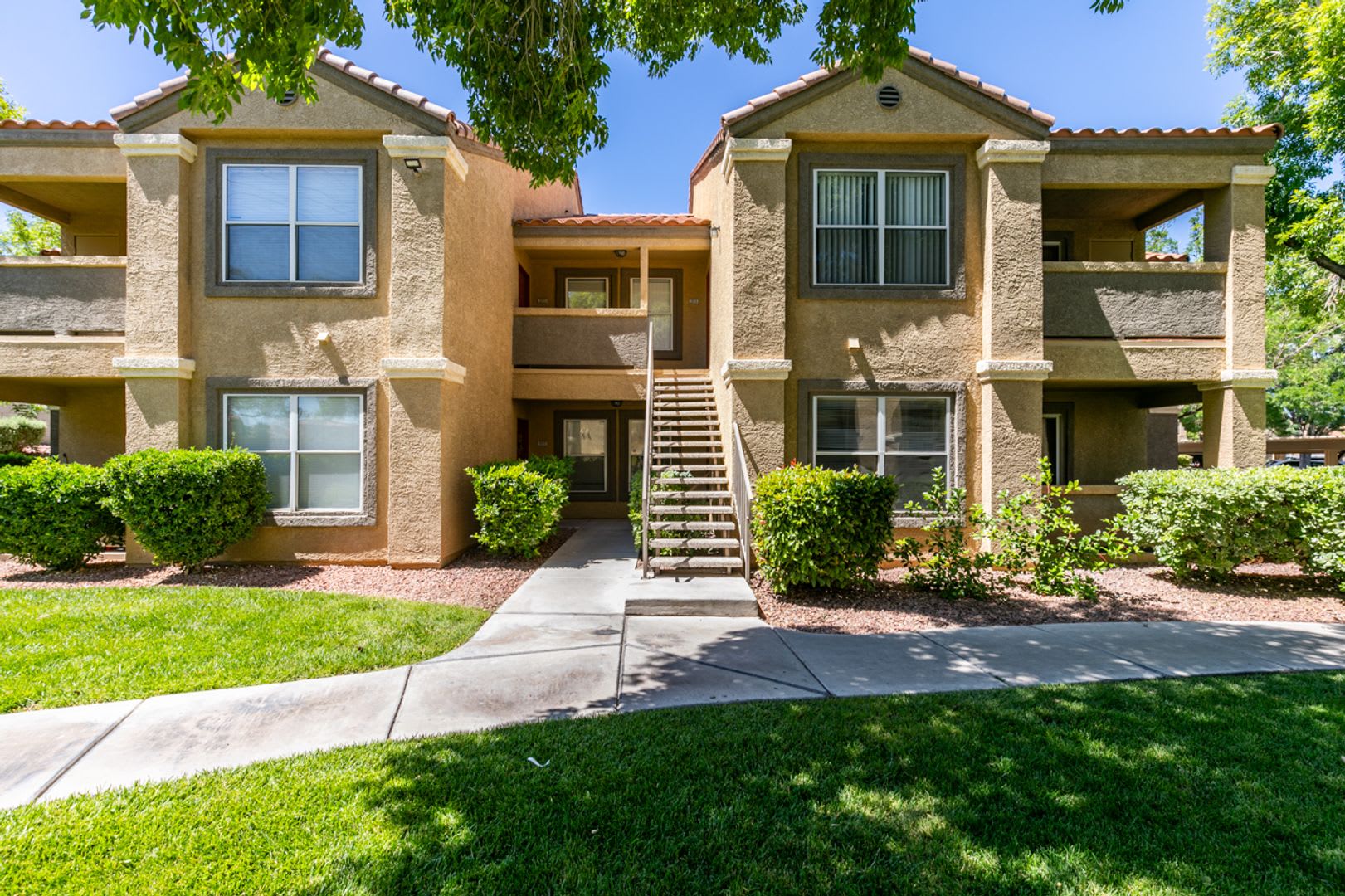 Beautiful 2Bed/2Bath First Floor Condo located in Silverado Ranch – photo 1