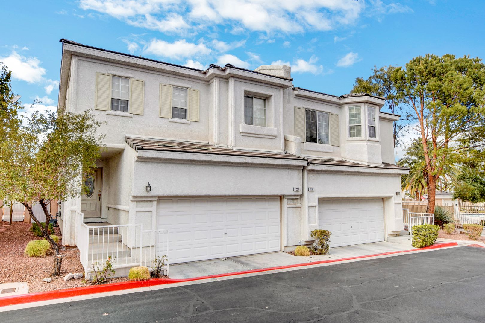 BEATIFUL GUARD GATED GREEN VALLEY 3 BD TOWNHOME IN INSPIRATION COMMUNITY!!!! – photo 1