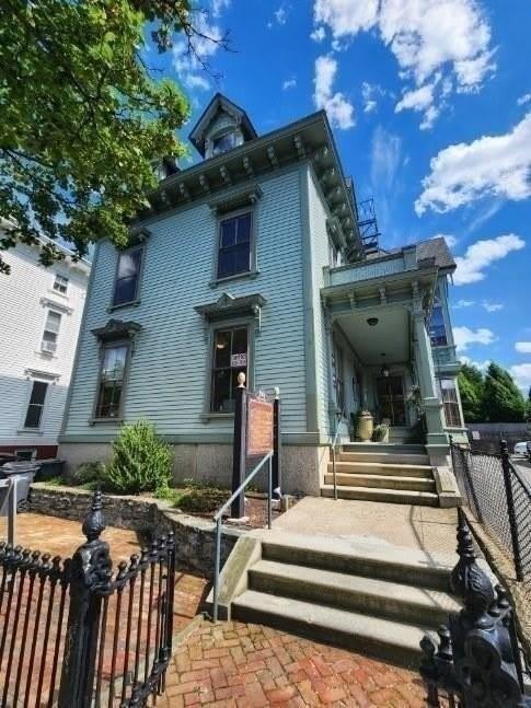 390 Broadway – photo 1 of 4