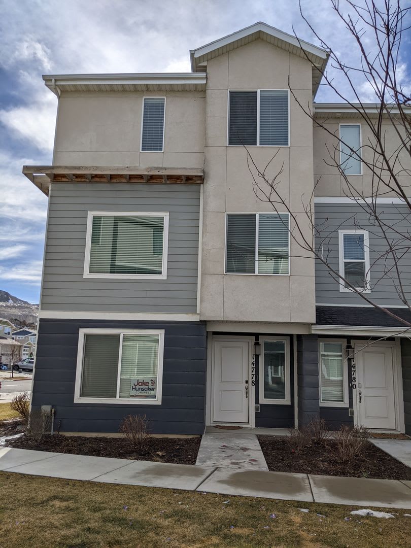 End Unit in Bluffdale – photo 1 of 17