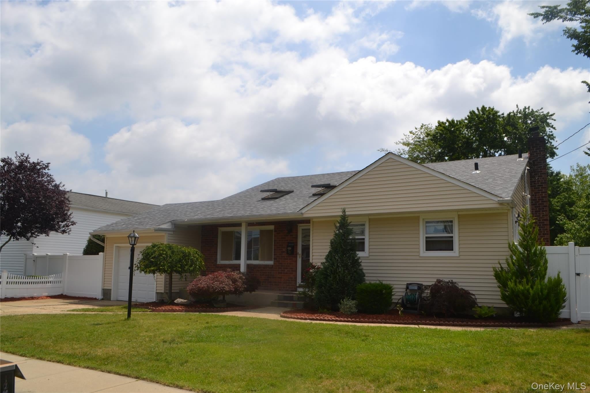 16 Frank Avenue – photo 1 of 13