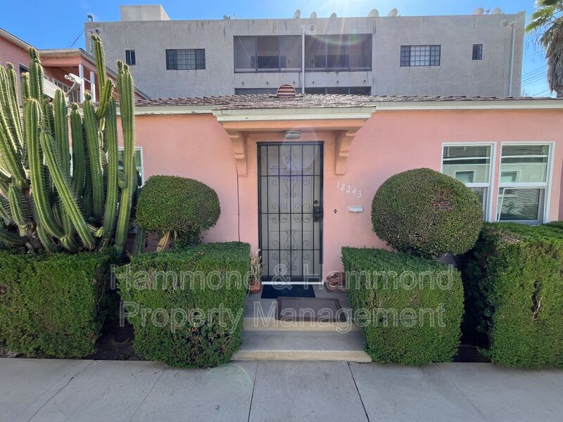 12243 Magnolia Blvd. – photo 1