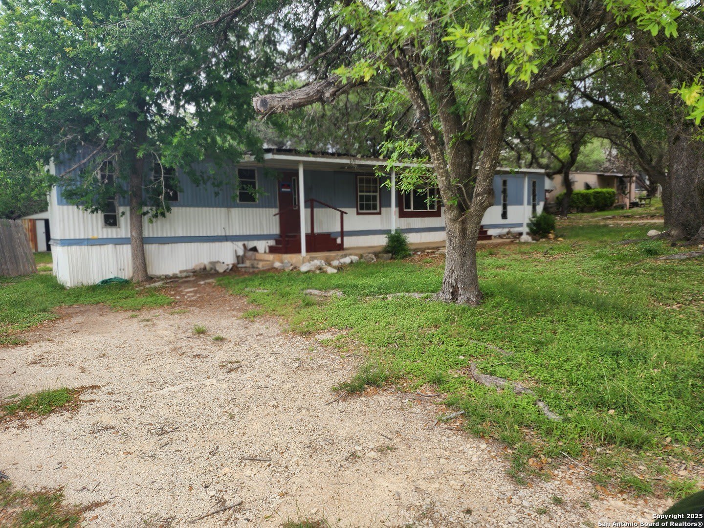 520 Royal Oak Dr – photo 1 of 91
