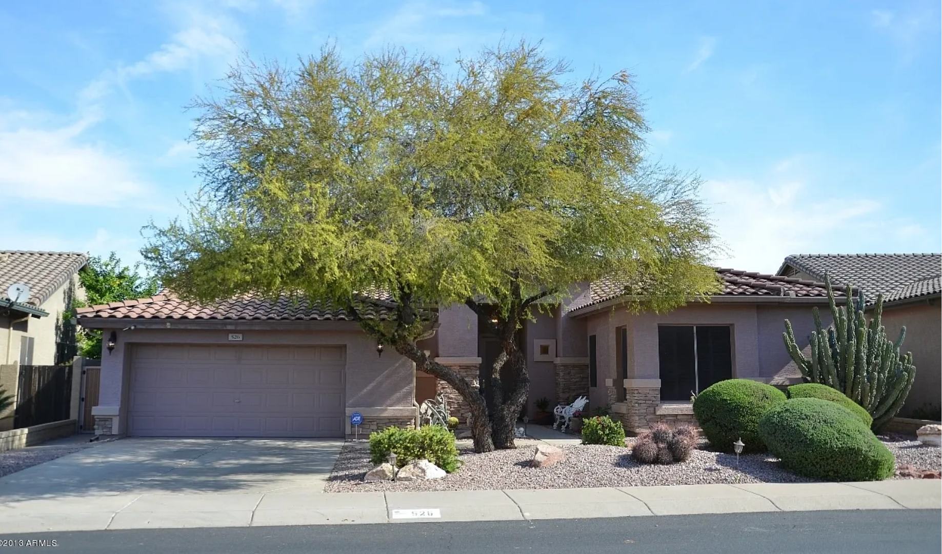 Beautiful 3-Bedroom Home with Den & Spacious Backyard in Gilbert! – photo 1